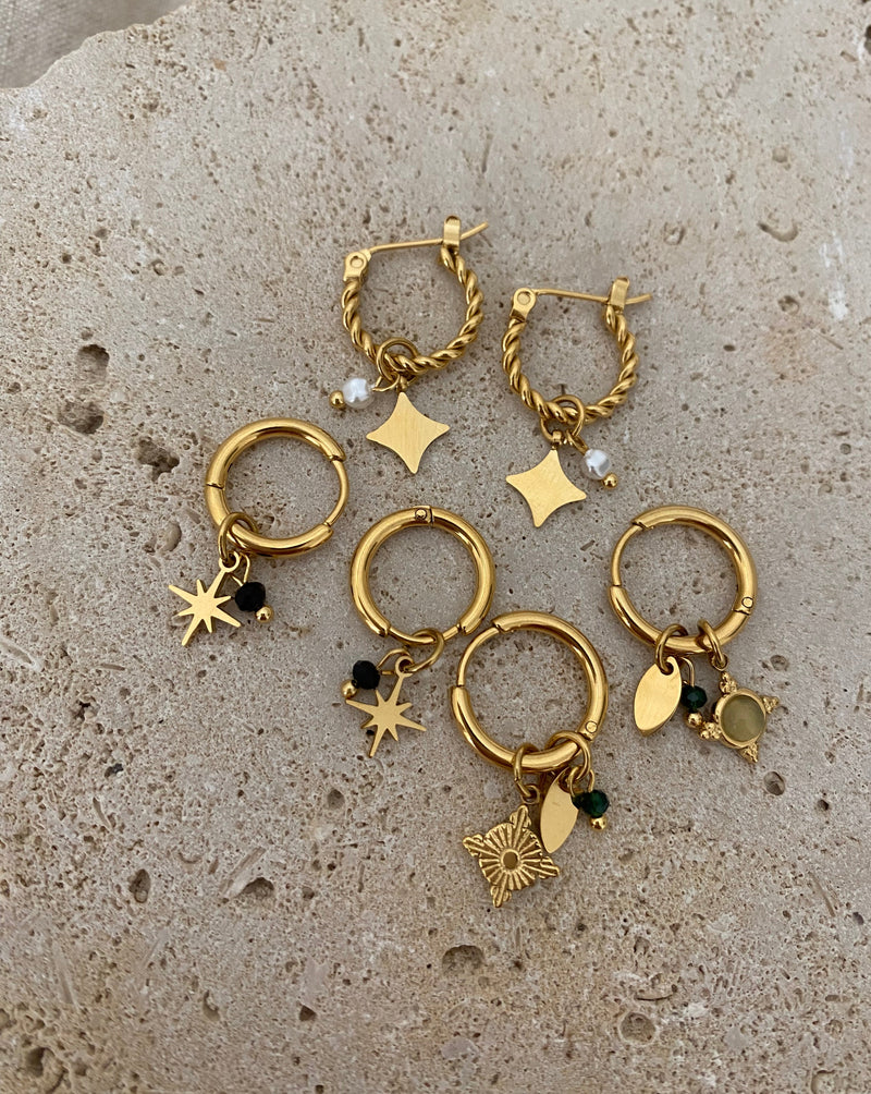 Black star earrings