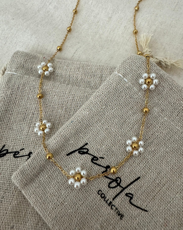 Daisy necklace